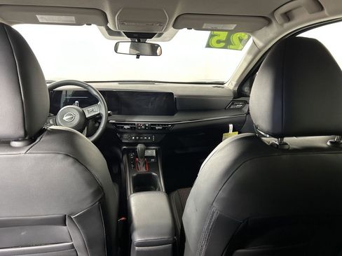 Used 2025 Nissan Kicks SR FWD image 12