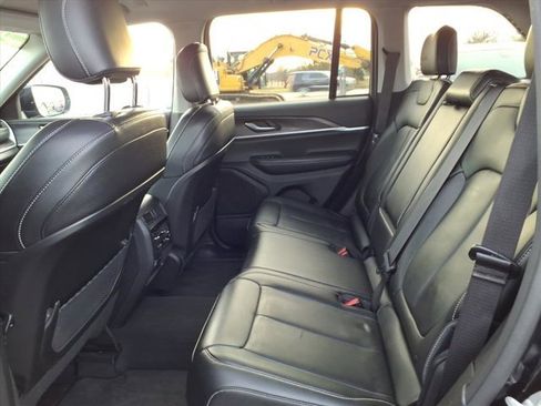 Used 2023 Jeep Grand Cherokee Limited w/ Black Appearance Package image 25