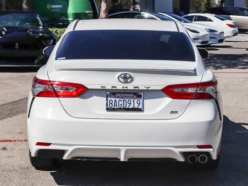 Used 2018 Toyota Camry SE FWD image 5