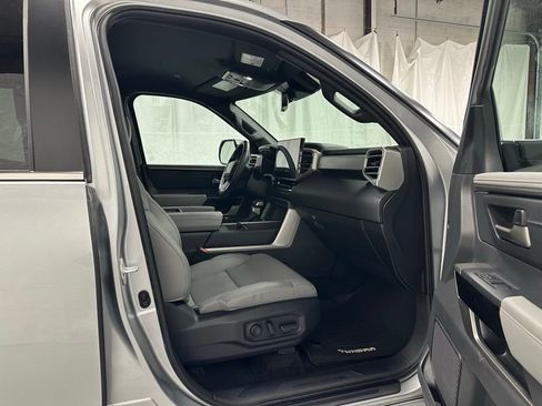Used 2025 Toyota Tundra Limited AWD/4WD image 57