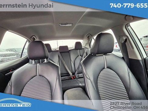 Used 2023 Toyota Camry SE image 11