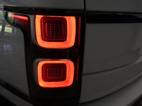 Used 2021 Land Rover Range Rover AWD/4WD image 40