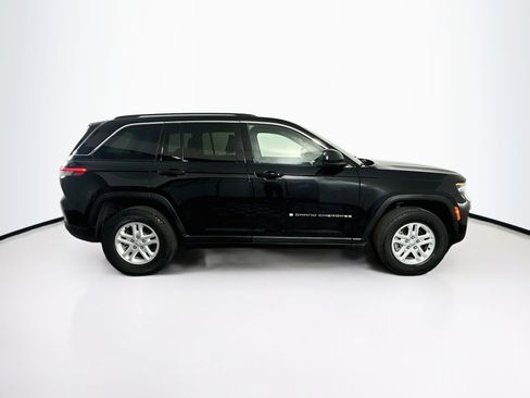 Used 2023 Jeep Grand Cherokee Laredo w/ Trailer Tow Prep Group (B) AWD/4WD image 10