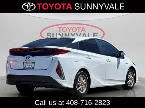 Used 2021 Toyota Prius Prime LE FWD image 3