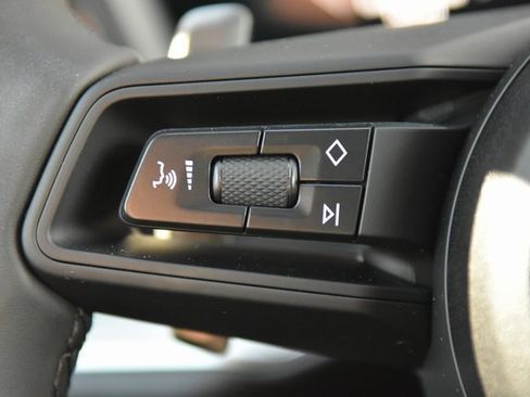 Certified 2025 Porsche Cayenne image 36