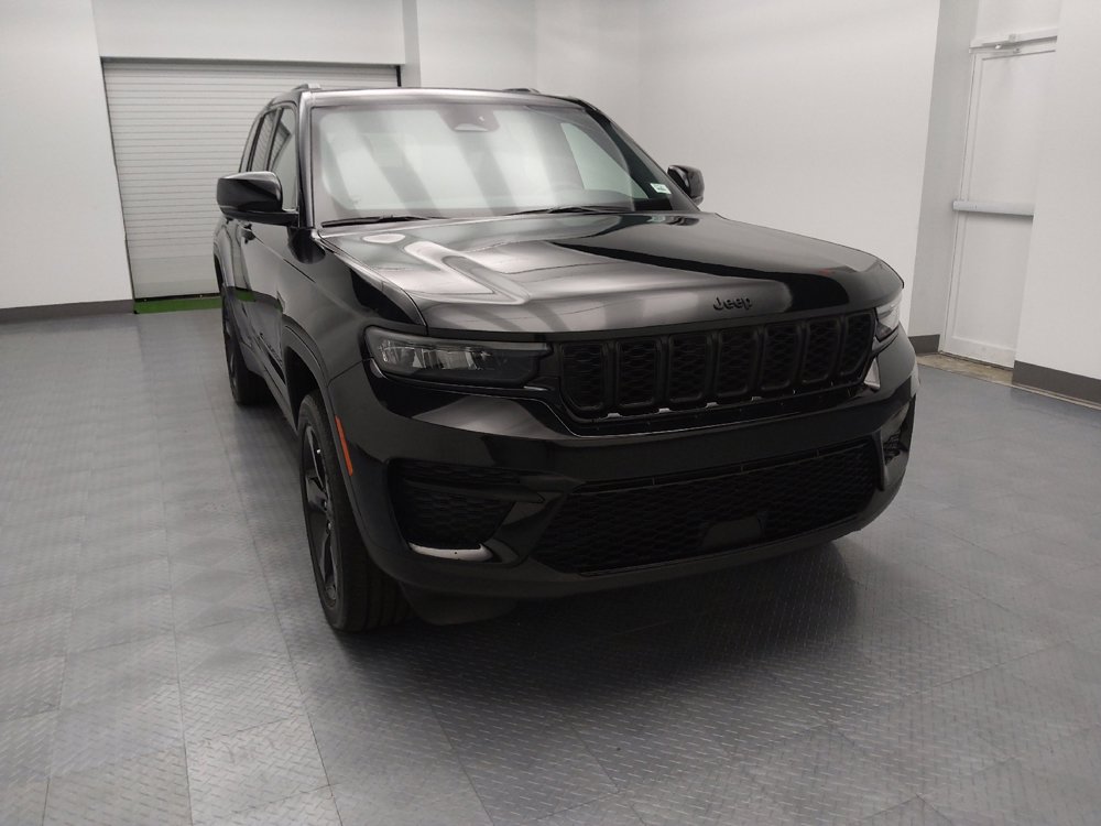 Used 2023 Jeep Grand Cherokee Altitude AWD/4WD image 14