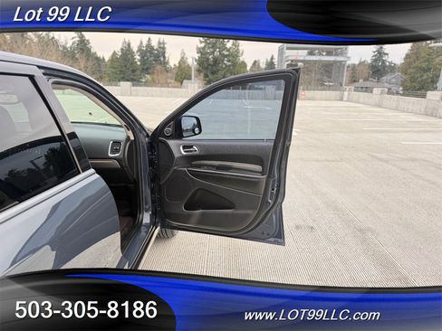 Used 2018 Dodge Durango SXT w/ 3rd Row Seating Group AWD/4WD image 36