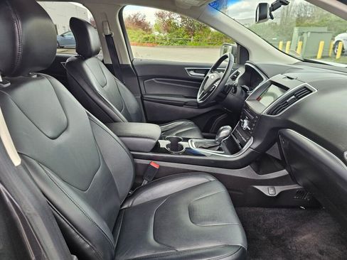 Used 2017 Ford Edge Titanium w/ Technology Package AWD/4WD image 11