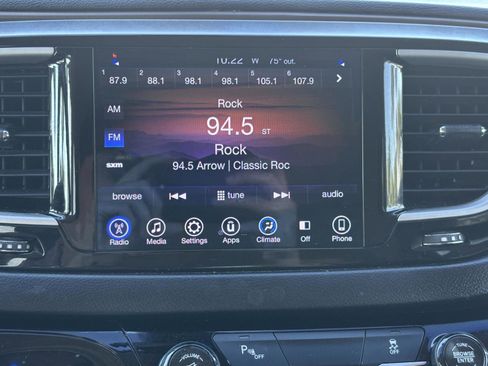 Used 2017 Chrysler Pacifica Touring image 35