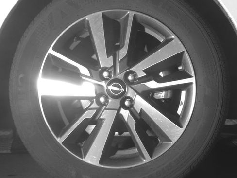 Used 2025 Nissan Versa SV FWD image 13