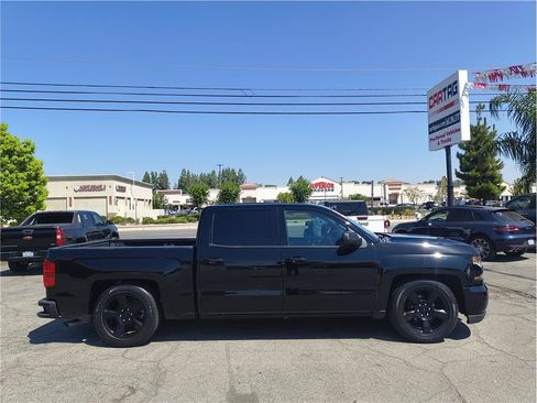 Used 2018 Chevrolet Silverado 1500 Custom w/ Custom Value Package RWD image 4