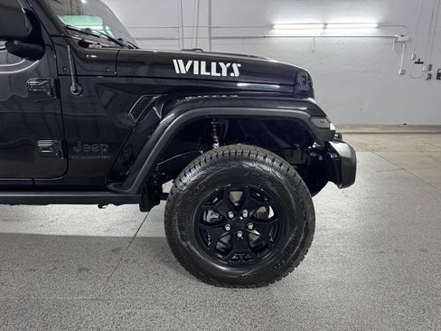 Used 2022 Jeep Gladiator Sport AWD/4WD image 4