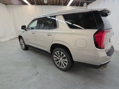 Used 2021 GMC Yukon Denali w/ Denali Premium Package image 3