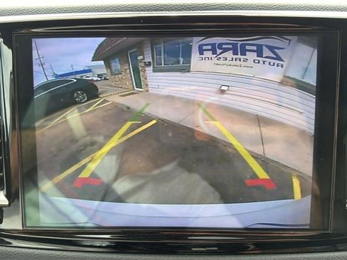 Used 2023 Chrysler Pacifica Touring-L image 23