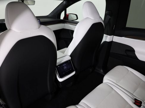 Used 2023 Tesla Model X image 33