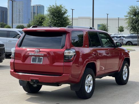 Used 2024 Toyota 4Runner SR5 AWD/4WD image 9