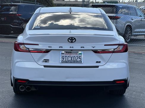 Used 2025 Toyota Camry SE w/ Convenience Package image 5