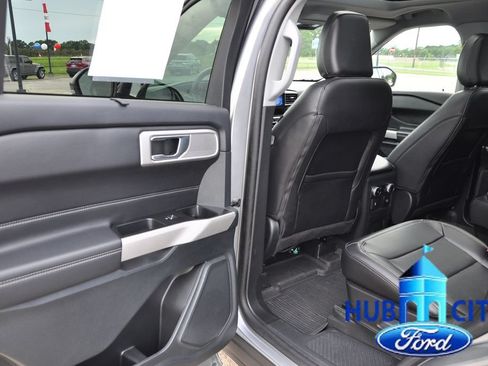 Used 2024 Ford Explorer Limited w/ Equipment Group 301A AWD/4WD image 13