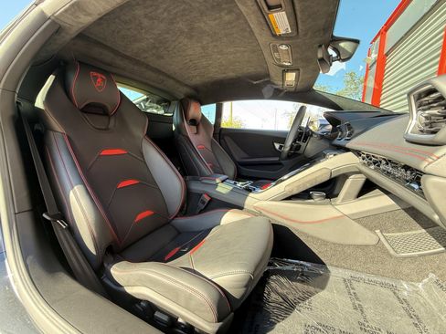 Used 2020 Lamborghini Huracan EVO image 23