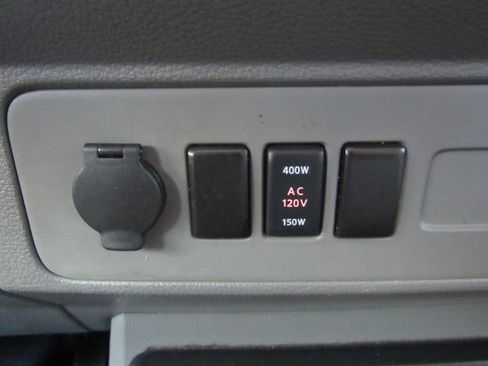 Used 2019 Nissan NV 2500 SV image 33