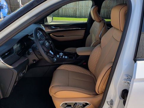 New 2025 Jeep Grand Cherokee L Summit image 12