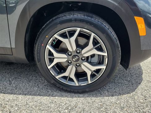 Used 2021 Kia Seltos EX image 5