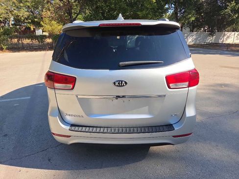 Used 2016 Kia Sedona LX w/ LX Convenience Package FWD image 5
