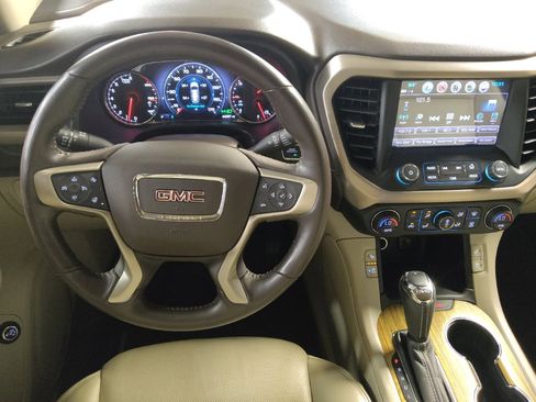 Used 2019 GMC Acadia Denali w/ Technology Package FWD image 22