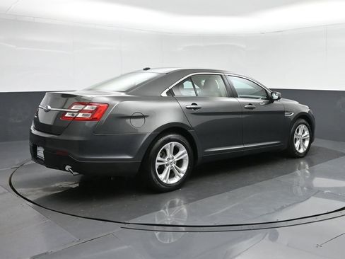 Used 2018 Ford Taurus SE image 7