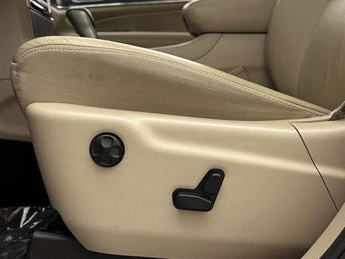 Used 2019 Jeep Grand Cherokee Limited image 16