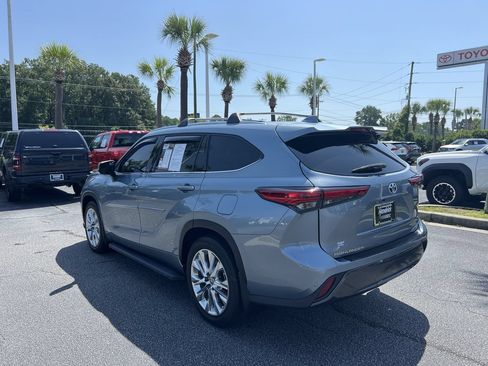 Used 2023 Toyota Highlander Limited FWD image 8