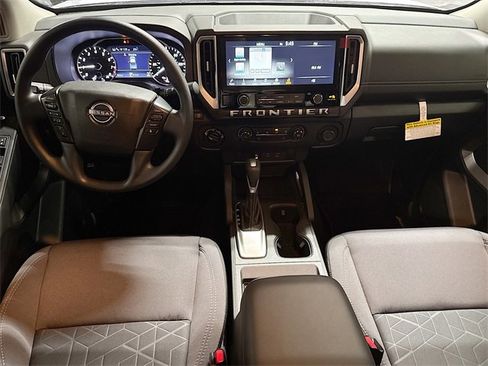 Used 2025 Nissan Frontier SV image 21