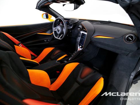 Used 2026 McLaren 750S Spider RWD image 20
