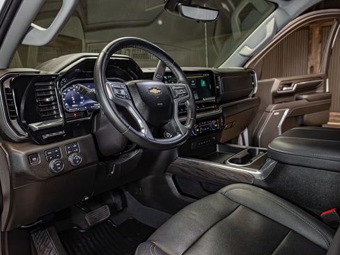 Used 2024 Chevrolet Silverado 2500 LTZ w/ LTZ Premium Package image 12