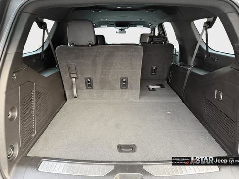 Used 2025 Chevrolet Suburban Z71 image 21