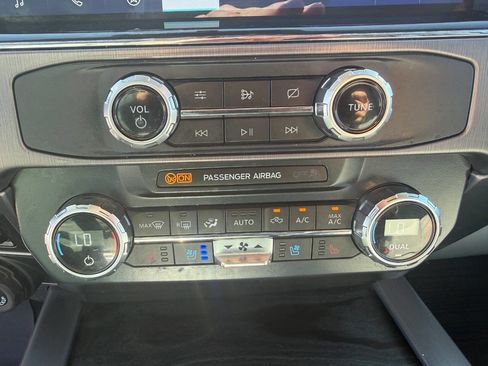 Used 2022 Ford F350 Limited image 32