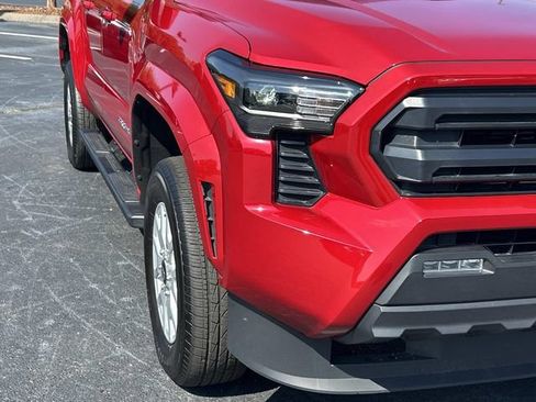 Used 2025 Toyota Tacoma SR5 RWD image 10