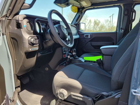 Used 2025 Jeep Wrangler Unlimited Rubicon 4xe w/ Safety Group AWD/4WD image 7