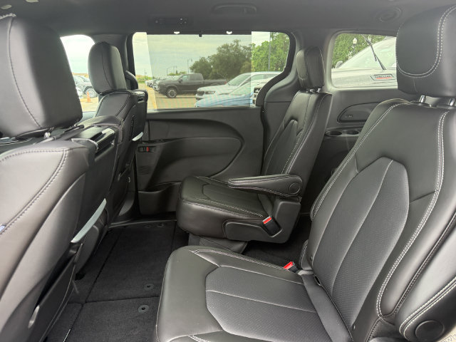 New 2026 Chrysler Pacifica Select AWD/4WD image 22