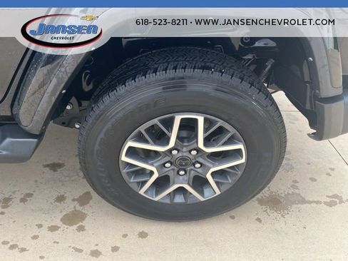 Used 2024 Jeep Wrangler Unlimited Sahara w/ Technology Group AWD/4WD image 8