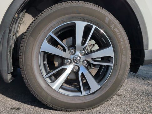 Used 2018 Toyota RAV4 XLE w/ Plus Extra Value Package FWD image 12