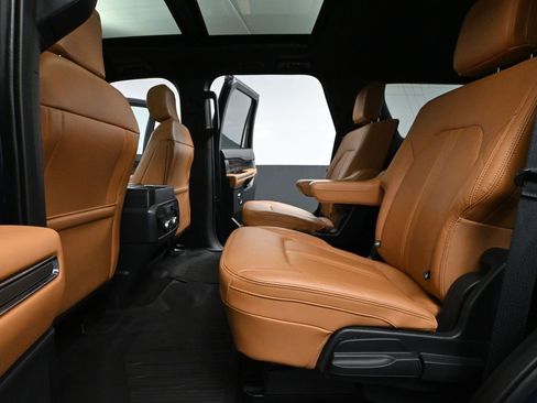 Used 2023 Ford Expedition Platinum image 42