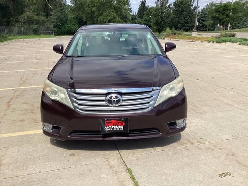 Used 2011 Toyota Avalon Limited FWD image 2