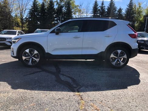 Used 2023 Volvo XC40 B5 Plus w/ Driver Assist Package image 7