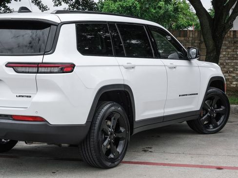 Used 2022 Jeep Grand Cherokee L Limited w/ Black Appearance Package RWD image 17