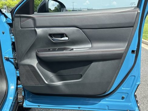 Certified 2025 Nissan Kicks SR FWD image 17