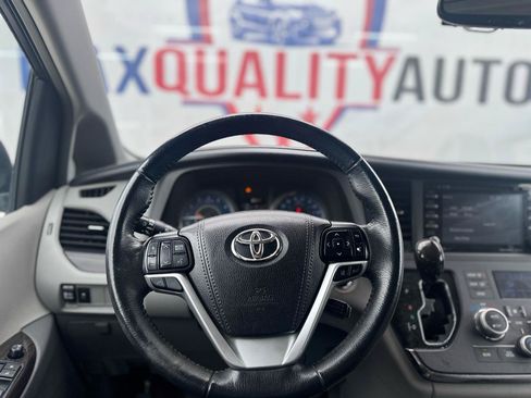 Used 2018 Toyota Sienna XLE FWD image 45