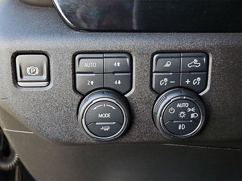 Used 2025 Chevrolet Silverado 2500 ZR2 image 25