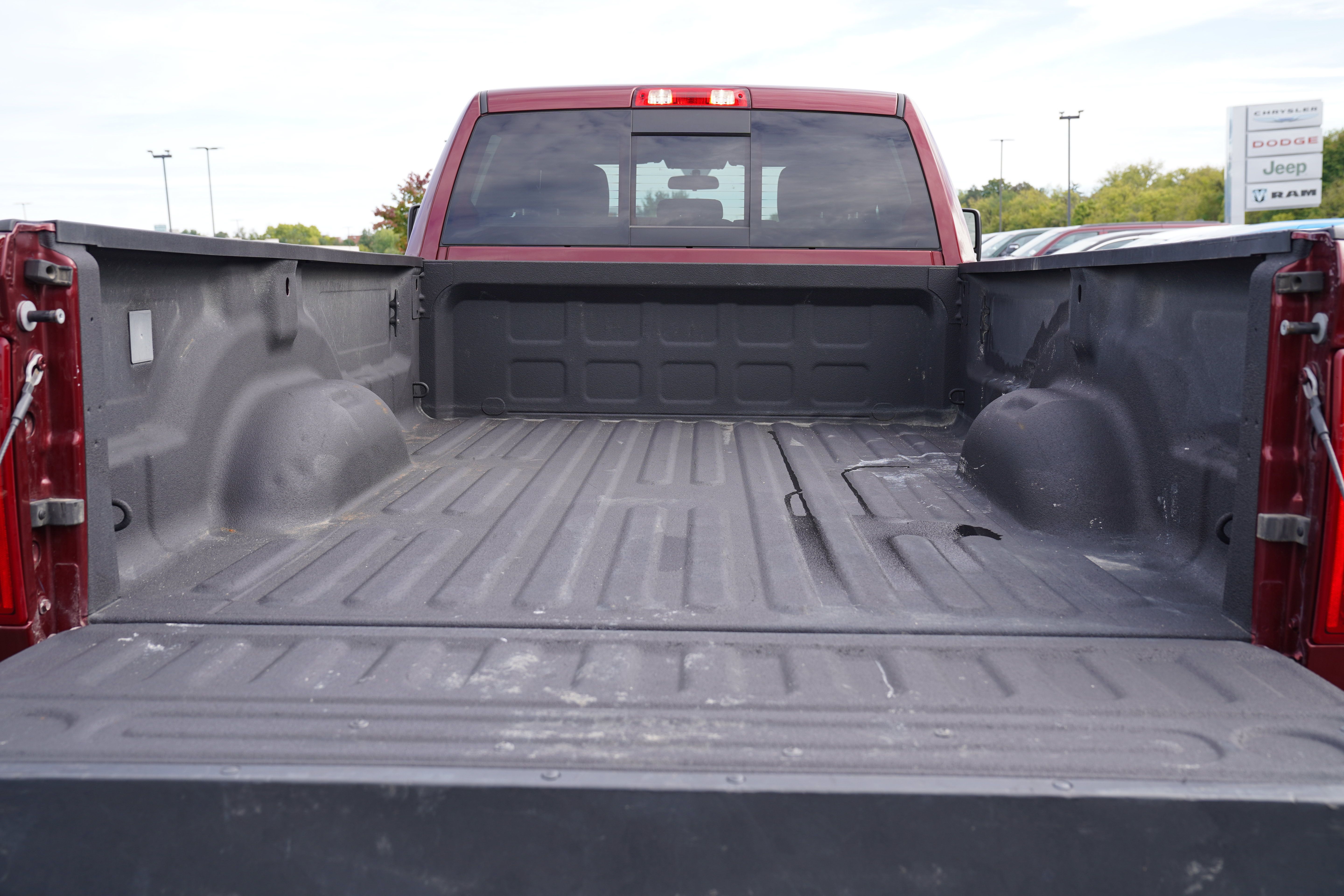 Used 2024 RAM 3500 Tradesman w/ Chrome Appearance Group AWD/4WD image 7