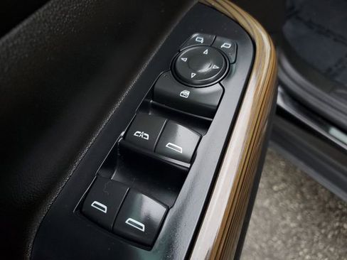 Used 2022 GMC Acadia SLE image 22